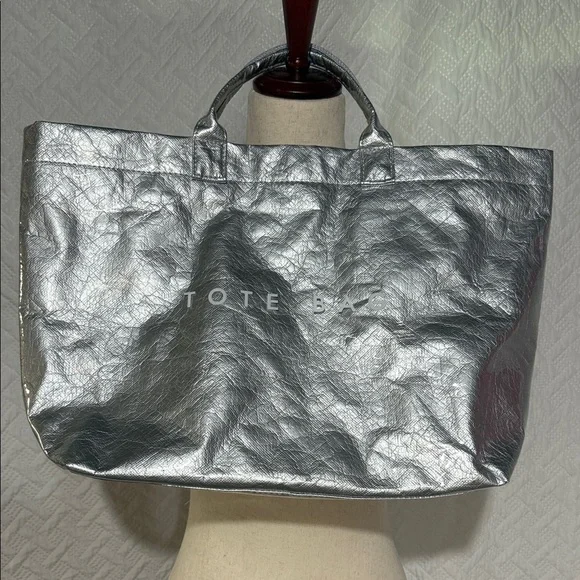Chic Metallic Silver Tote Bag - Picture 1 of 3